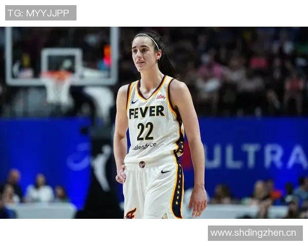 WNBA球星里斯携维密内衣展现完美身材引发时尚热潮