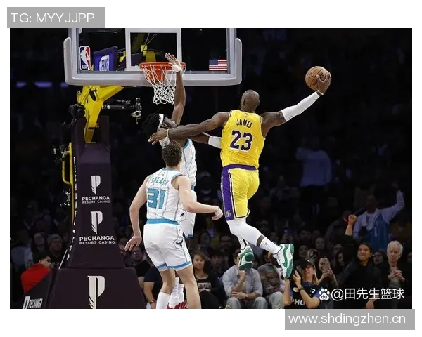 布克称赞马威为防守核心称其场上沟通与快速奔跑至关重要